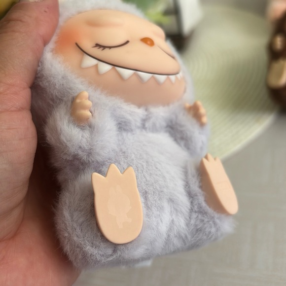 POP MART Labubu Have A Seat ZIZI - Preloved - Picture 6 of 12